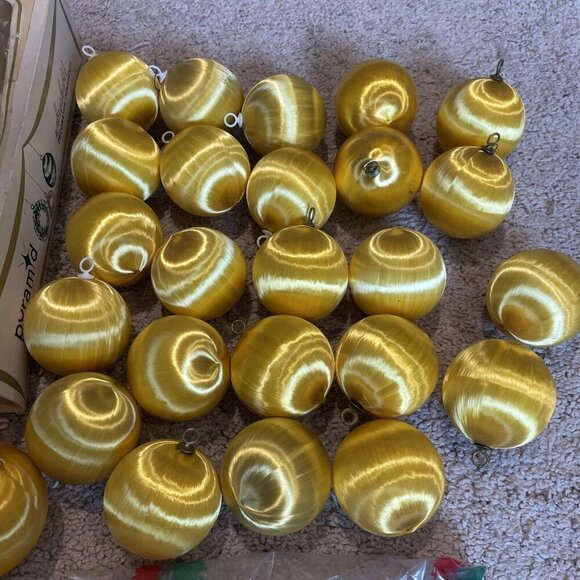Vintage Pyramid Satin Sheen Christmas Ornaments Balls Gold Small Large Lot of 30 - Picture 2 of 11